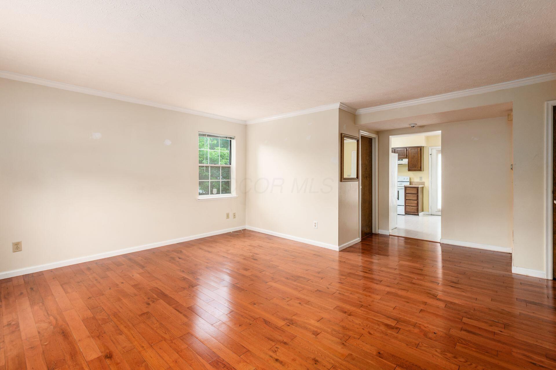 2120 Sprucefield Road Columbus, OH 43229 - Photo 4 of 27 005_ 2120 Sprucefield Rd-1000