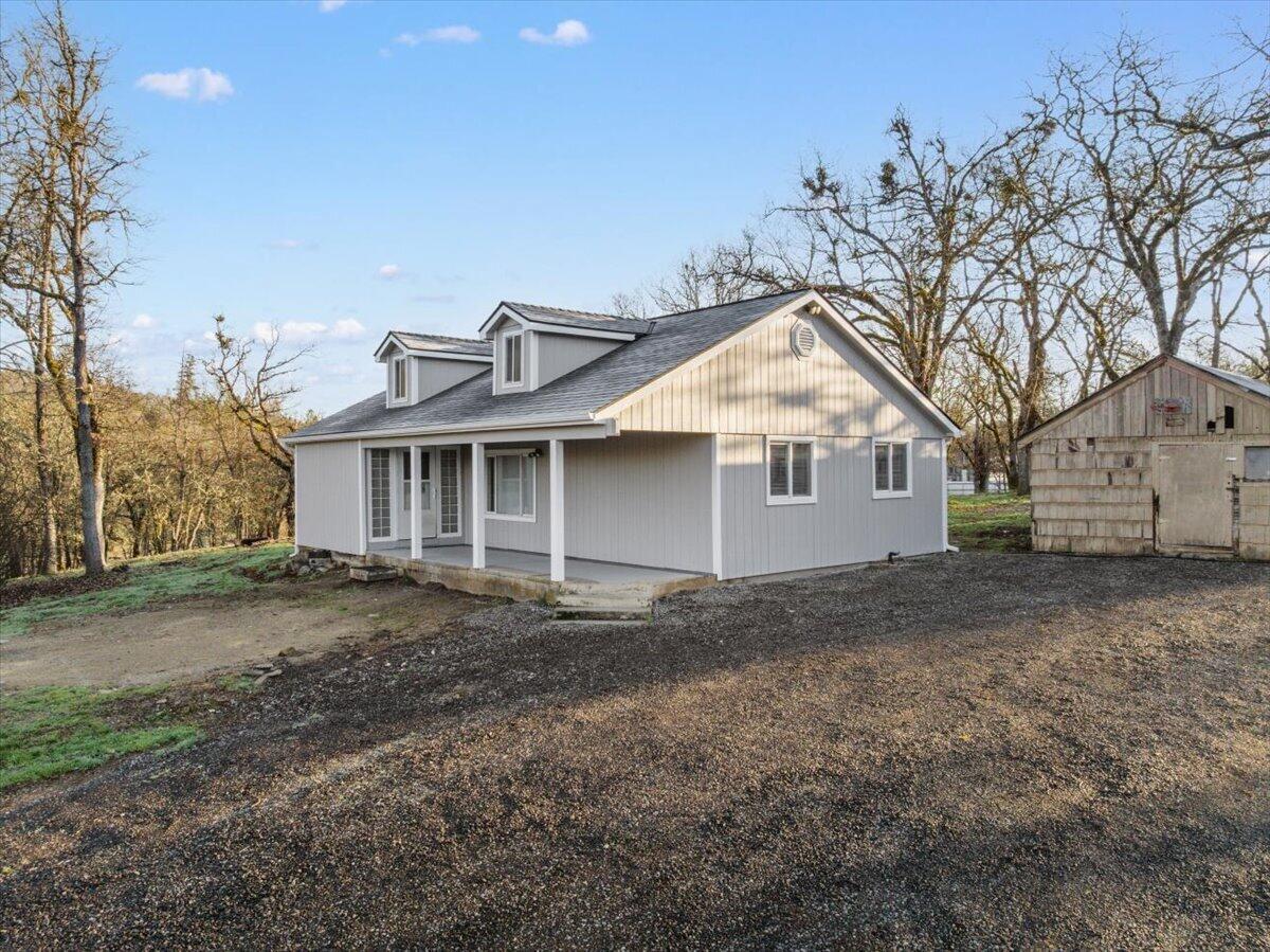9497 Blackwell Road Central Point, OR 97502 - Photo 25 of 34 a front view of a house with a yard