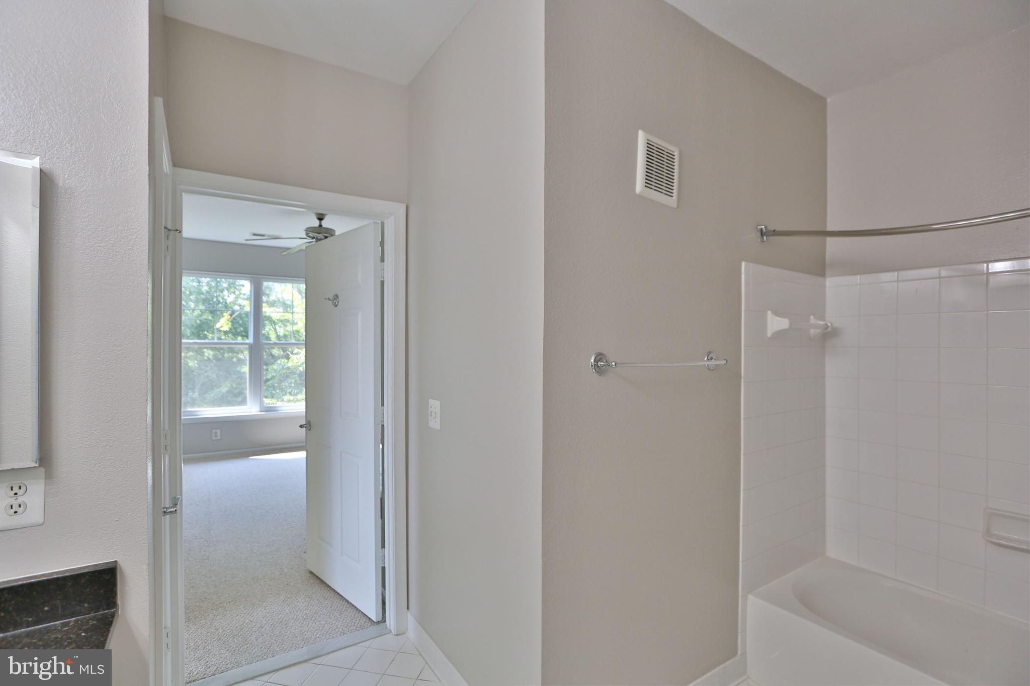 11800 Old Georgetown Road, Unit 1527 North Bethesda, MD 20852 - Photo 15 of 33