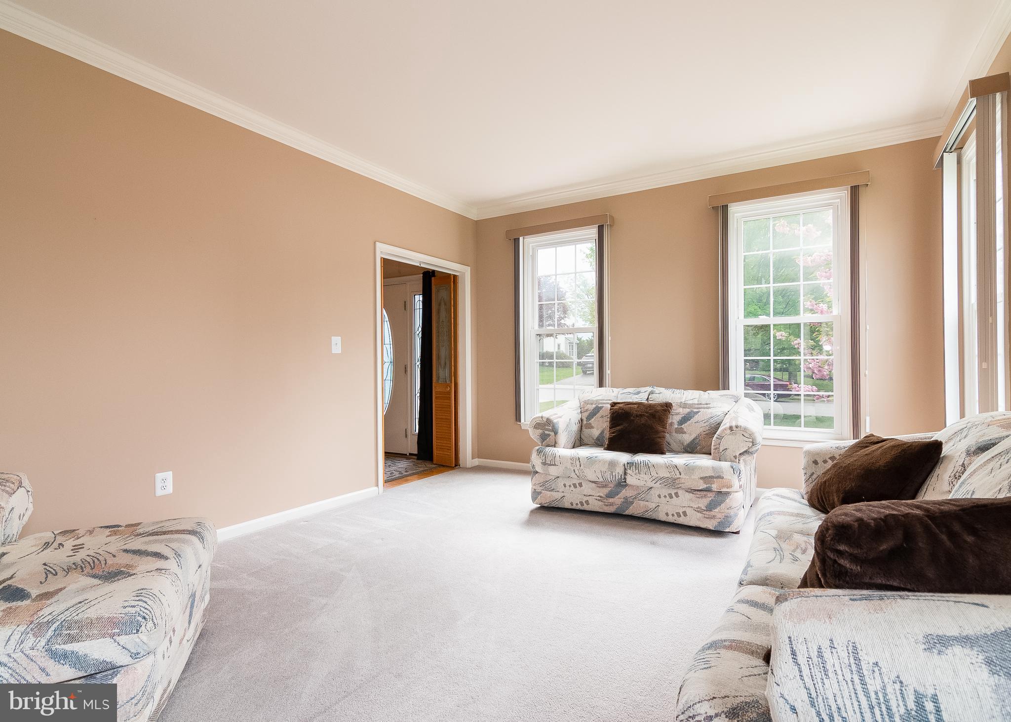 5268 Rising Sun Lane Ellicott City, MD 21043 - Photo 7 of 52 Living room