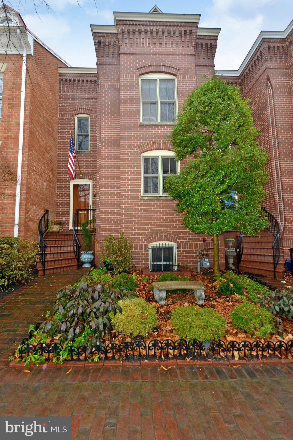 517 Princess Street Alexandria, VA 22314 - Photo 1 of 33
