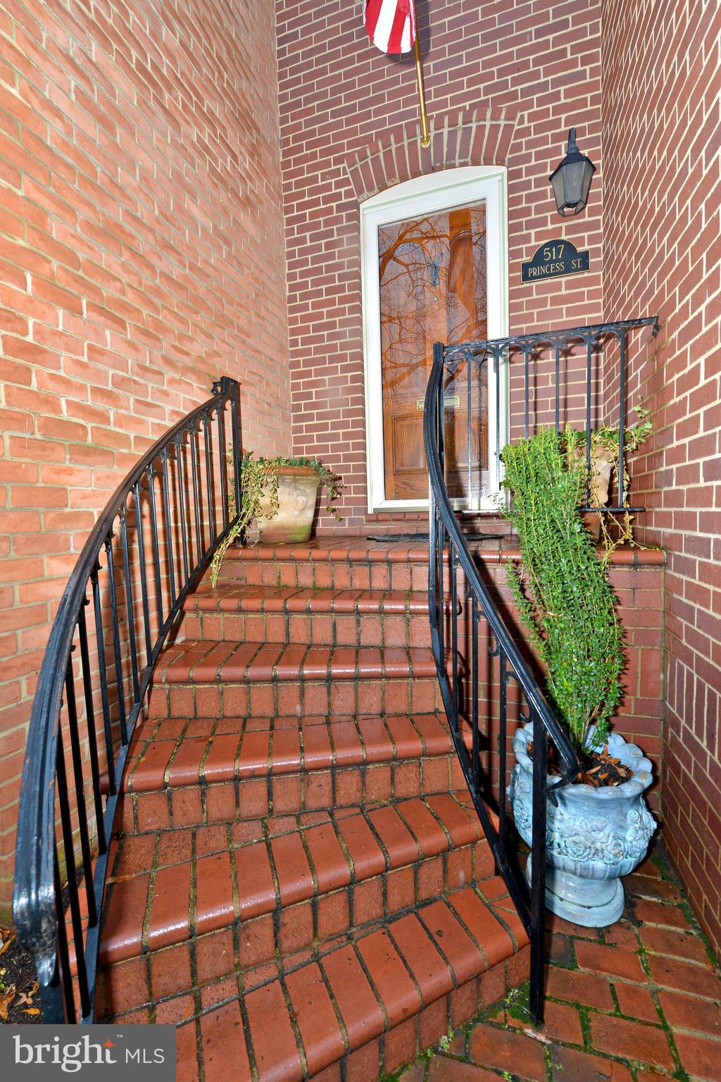 517 Princess Street Alexandria, VA 22314 - Photo 3 of 33