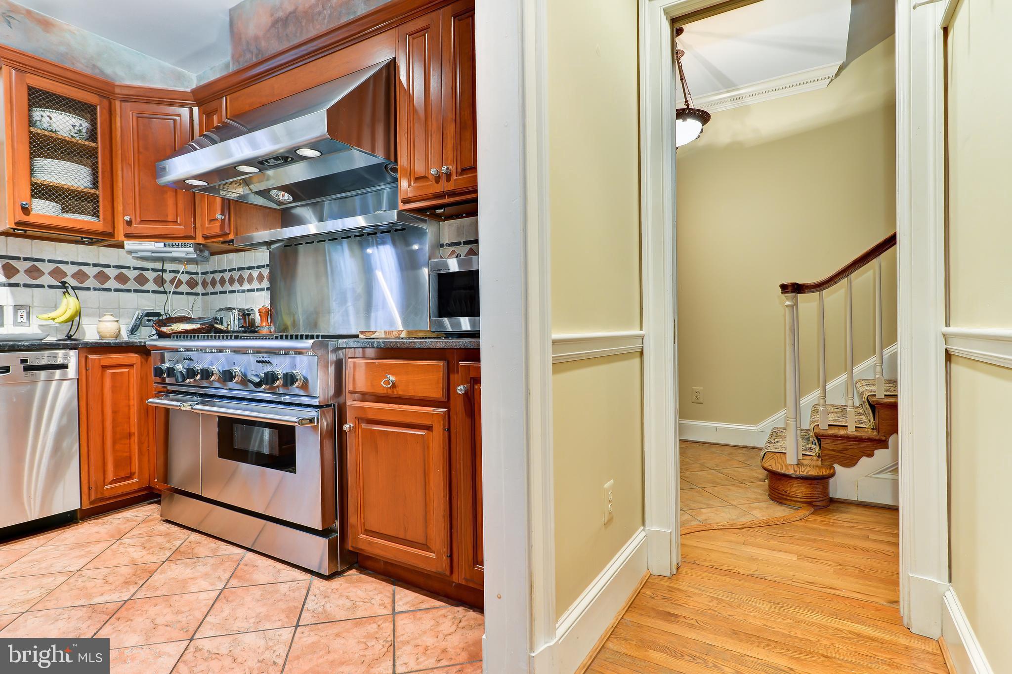 517 Princess Street Alexandria, VA 22314 - Photo 7 of 33