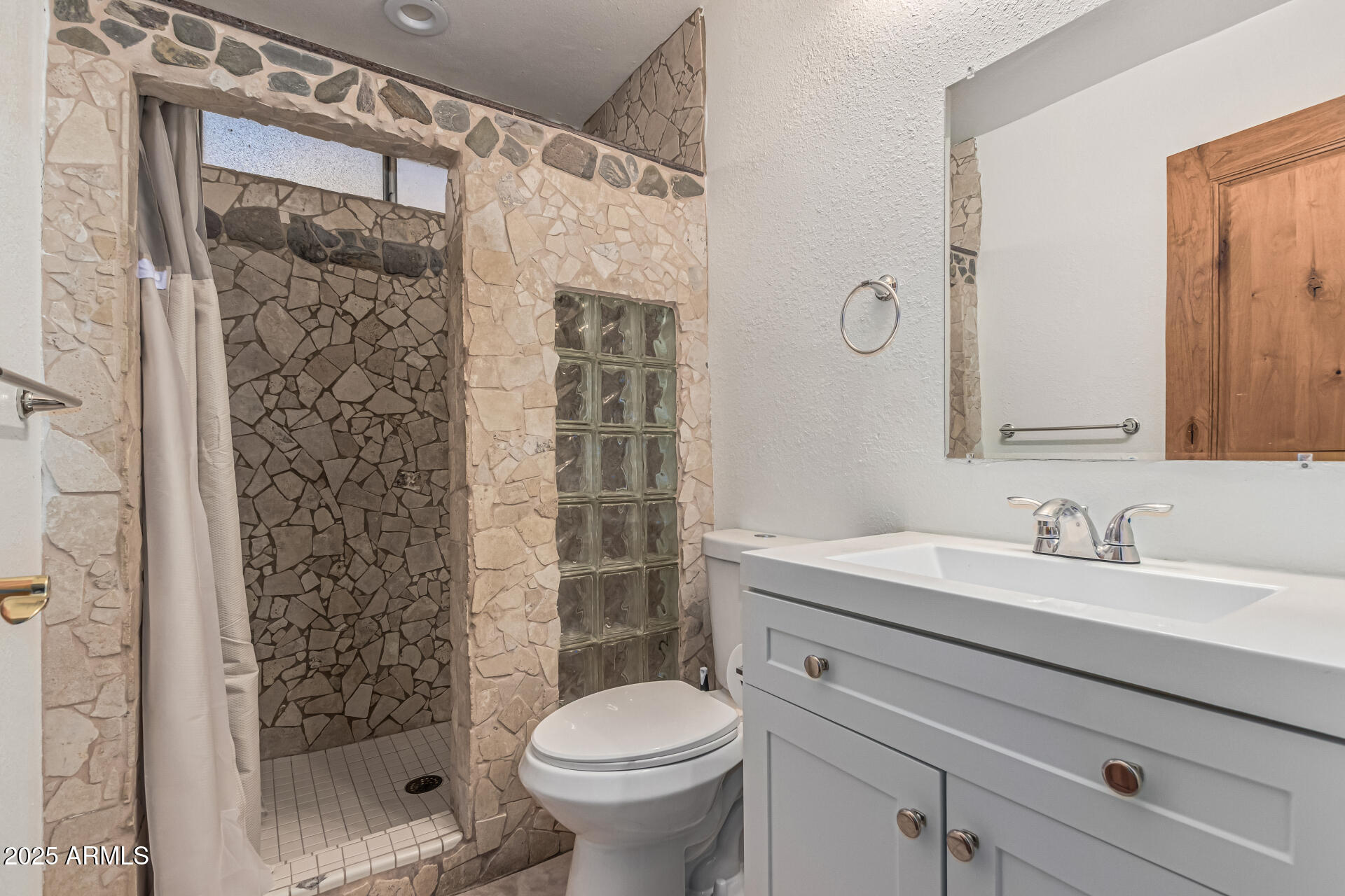 1110 East Utopia Road Phoenix, AZ 85024 - Photo 4 of 34 23 Utopia