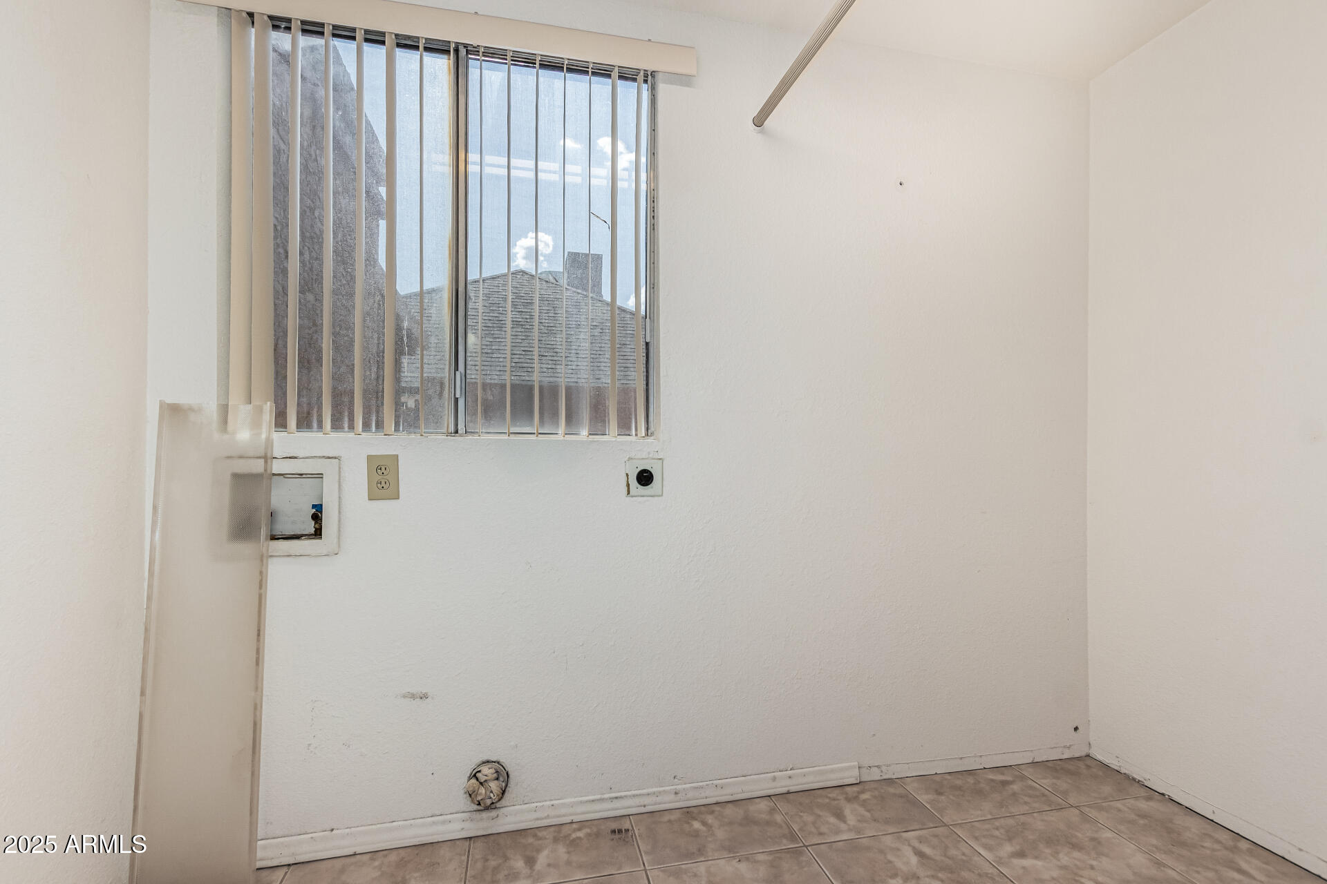 1110 East Utopia Road Phoenix, AZ 85024 - Photo 8 of 34 27 Utopia