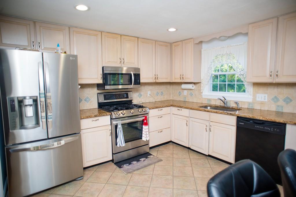 53 Crest Road Framingham, MA 01702 - Photo 17 of 41 Gallery Image 17