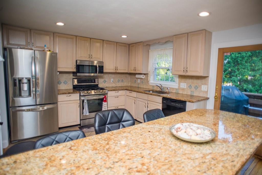 53 Crest Road Framingham, MA 01702 - Photo 10 of 41 Gallery Image 10