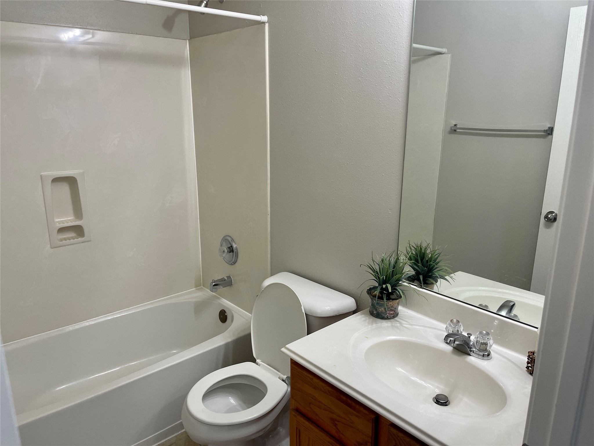9011 Serena Lane Humble, TX 77338 - Photo 15 of 18 a bathroom with a sink toilet and a bathtub