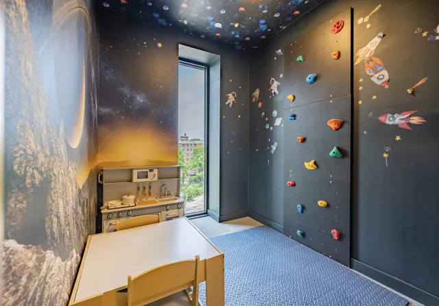 $698,000 | 30-05 Vernon Boulevard, Unit 7E | Astoria