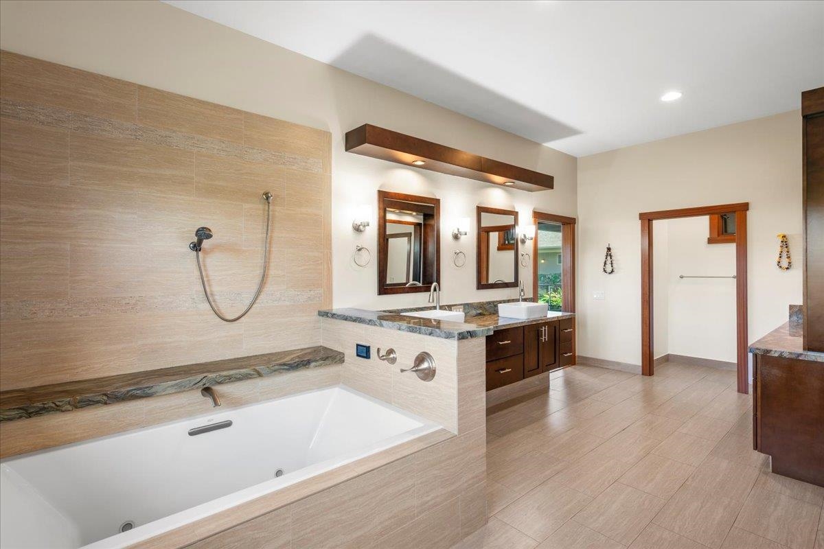 10 Leleaka Place Haiku, HI 96708 - Photo 40 of 49 a spacious bathroom with a sink double vanity granite and a large mirror