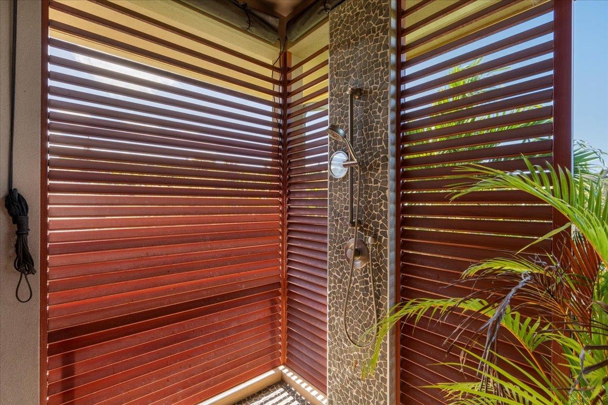 10 Leleaka Place Haiku, HI 96708 - Photo 43 of 49 a view of outdoor area with brick wall