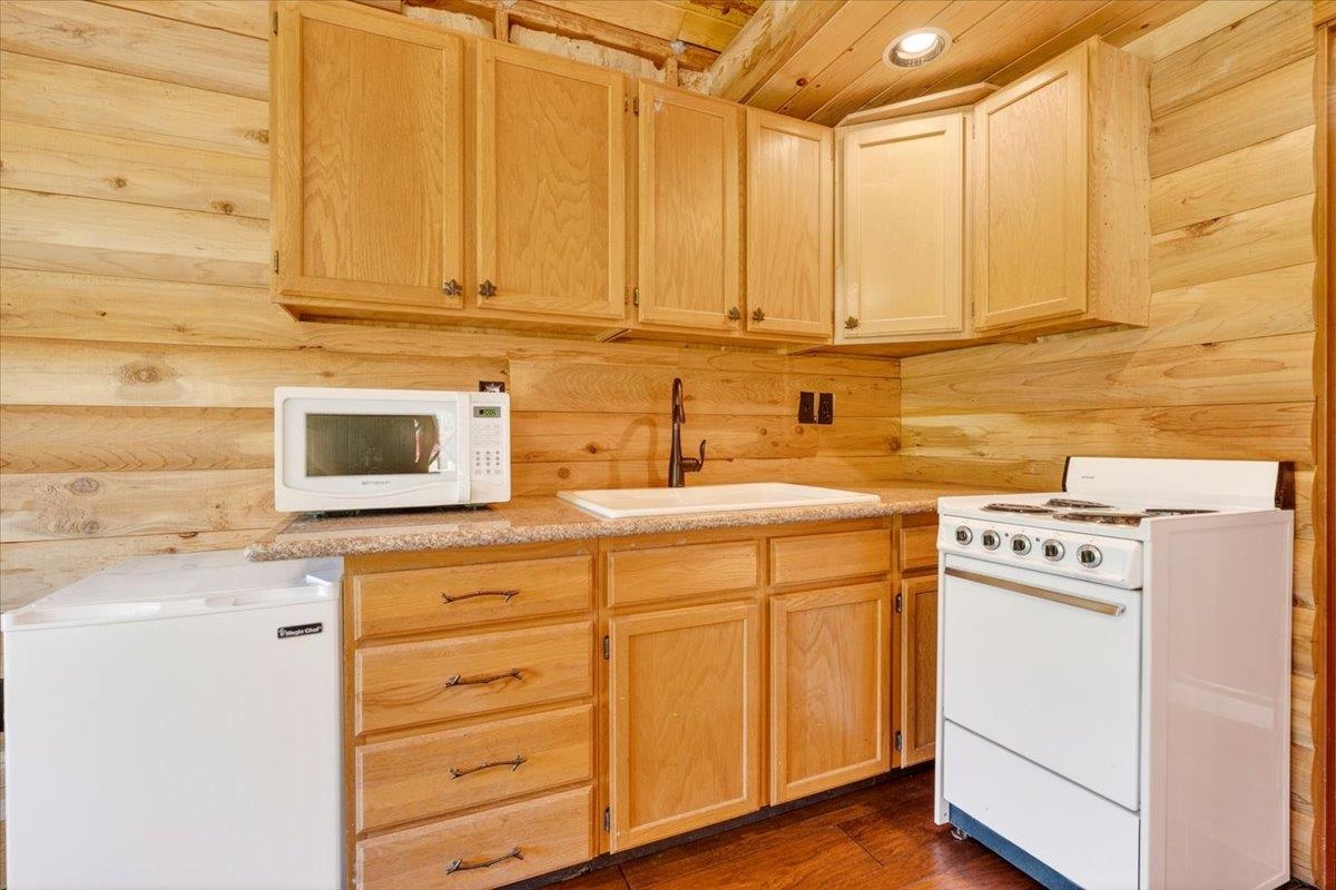 5099 L Allen Road Springdale, WA 99173 - Photo 10 of 35