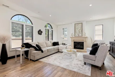 $1,395,000 | 10523 Ashton Avenue, Unit 101, Los Angeles, CA 90024