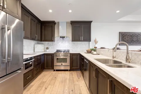 $1,395,000 | 10523 Ashton Avenue, Unit 101, Los Angeles, CA 90024