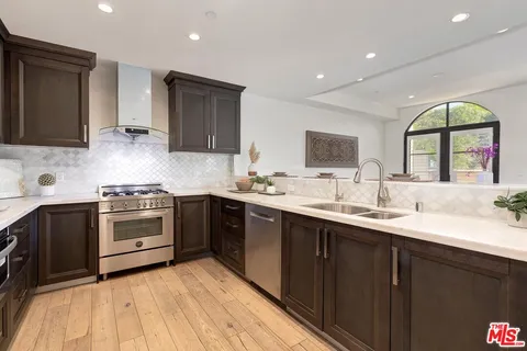 $1,395,000 | 10523 Ashton Avenue, Unit 101, Los Angeles, CA 90024