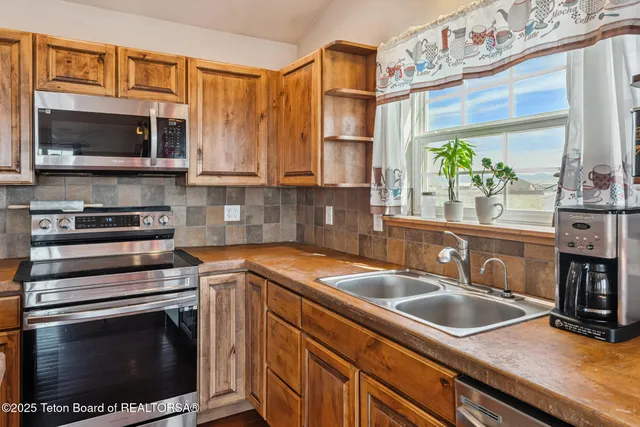 $400,000 | 25 Neosha Trail, Pinedale, WY 82941