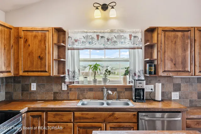$400,000 | 25 Neosha Trail, Pinedale, WY 82941