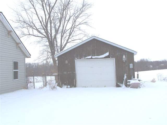 10330 Sharpbend Albany, IN 47320 - Photo 3 of 9 Gallery Image 3