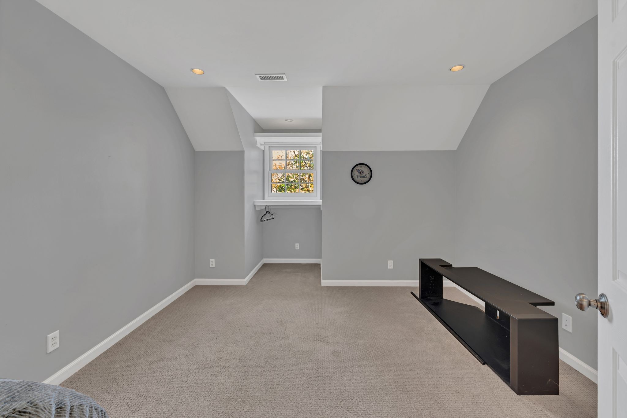 8242 River Rd Pike Nashville, TN 37209 - Photo 25 of 35 an empty room with a workbench