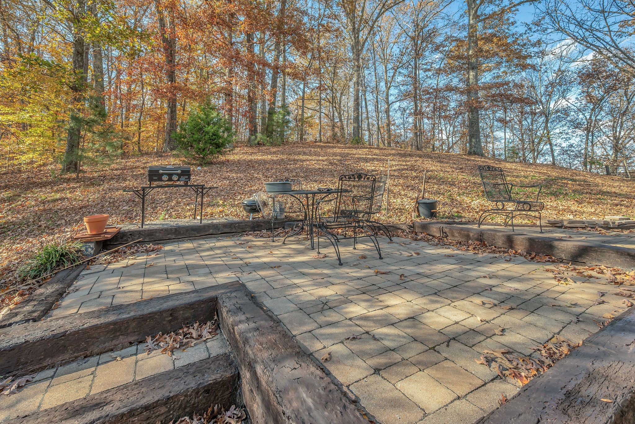 8242 River Rd Pike Nashville, TN 37209 - Photo 6 of 35 a view of a yard with an empty space