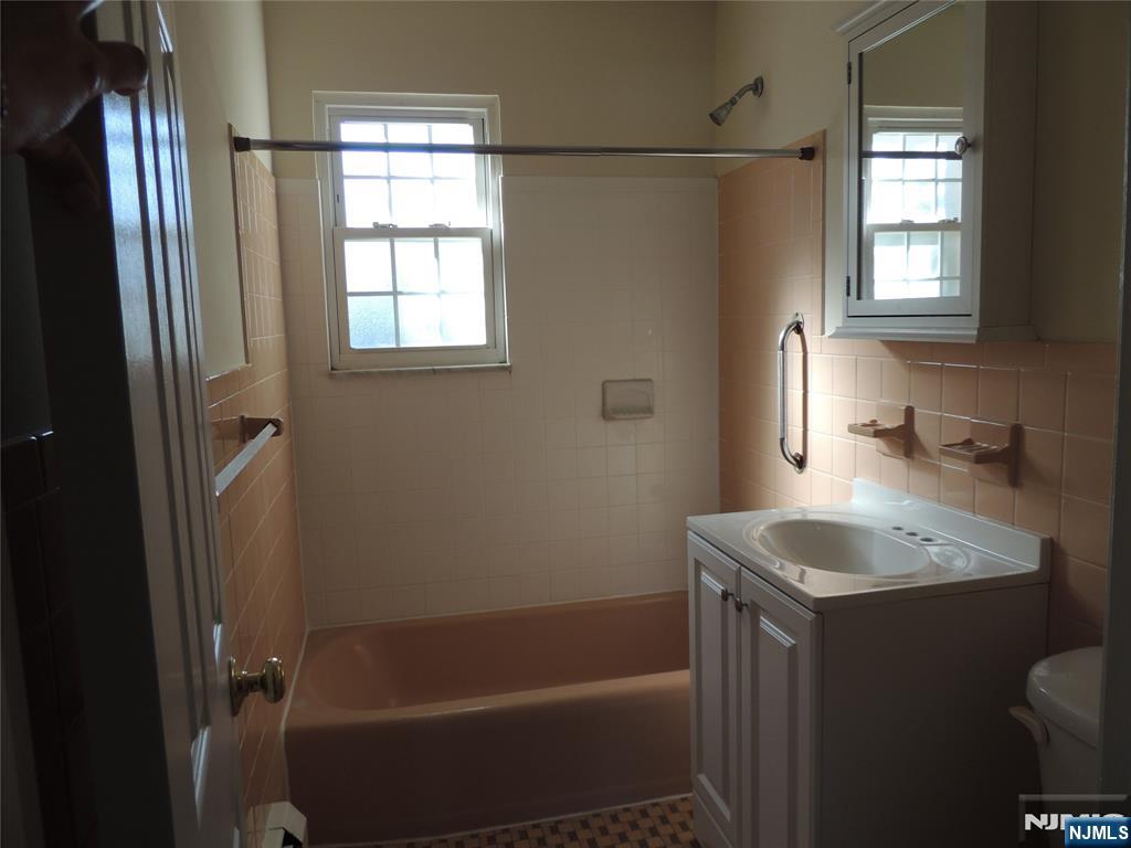 250 Rochelle Avenue, Unit B11 Rochelle Park, NJ 07662 - Photo 10 of 15 Gallery Image 10
