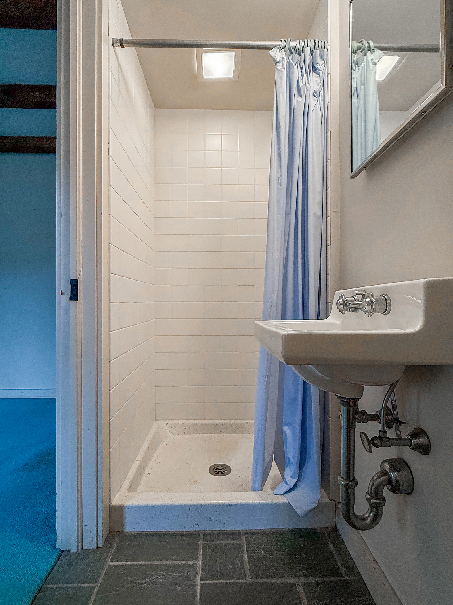 28 Sunny Ridge Road Washington, CT 06793 - Photo 25 of 35 a bathroom with a shower and a mirror