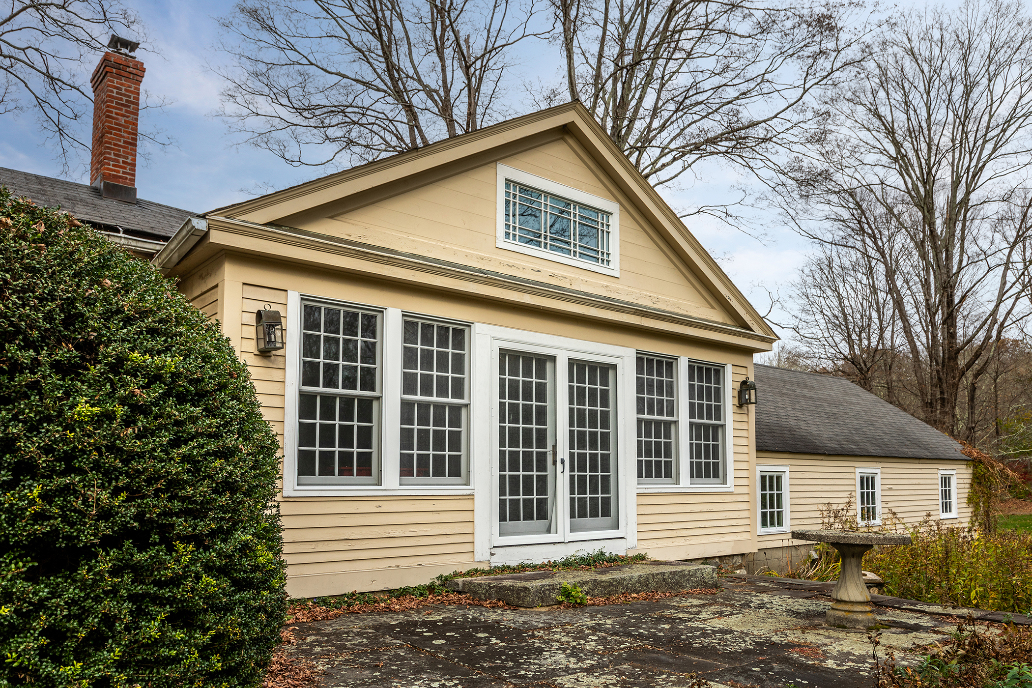 28 Sunny Ridge Road Washington, CT 06793 - Photo 29 of 35 a front view of a house with a yard