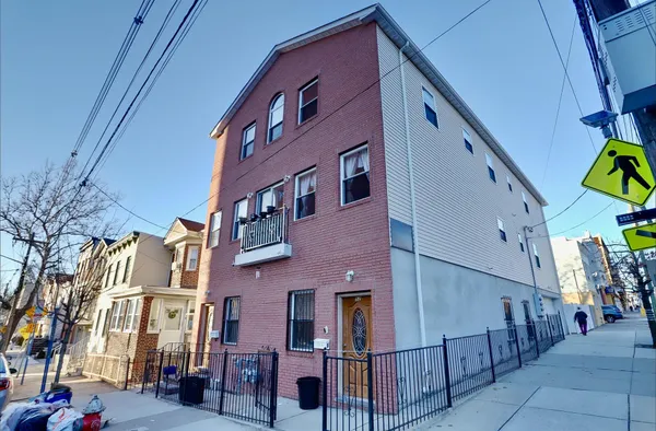 $3,600 | 52 Paterson Street, Unit 2, Jersey City, NJ 07307