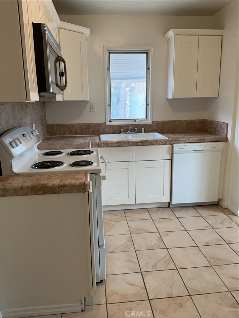 7416 Potomac Street Riverside, CA 92504 - Photo 2 of 4 Kitchen