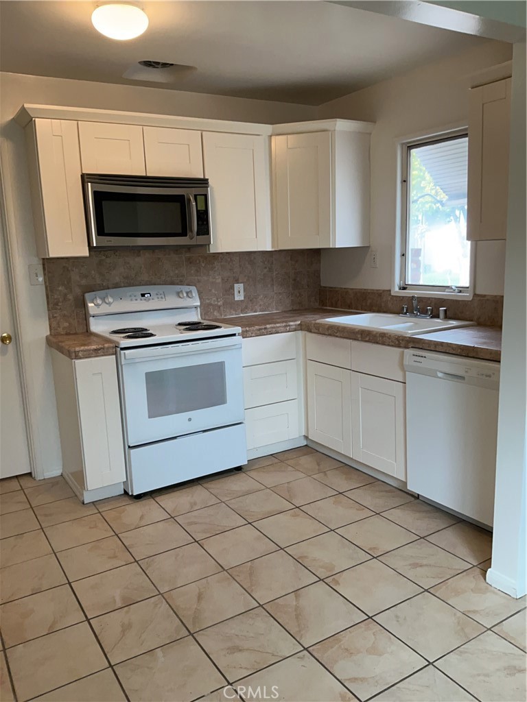 7416 Potomac Street Riverside, CA 92504 - Photo 3 of 4 Kitchen