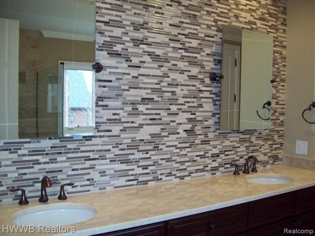 3726 Thatcher Drive Rochester, MI 48309 - Photo 19 of 23 Master Suite Vanity w Glass Tile