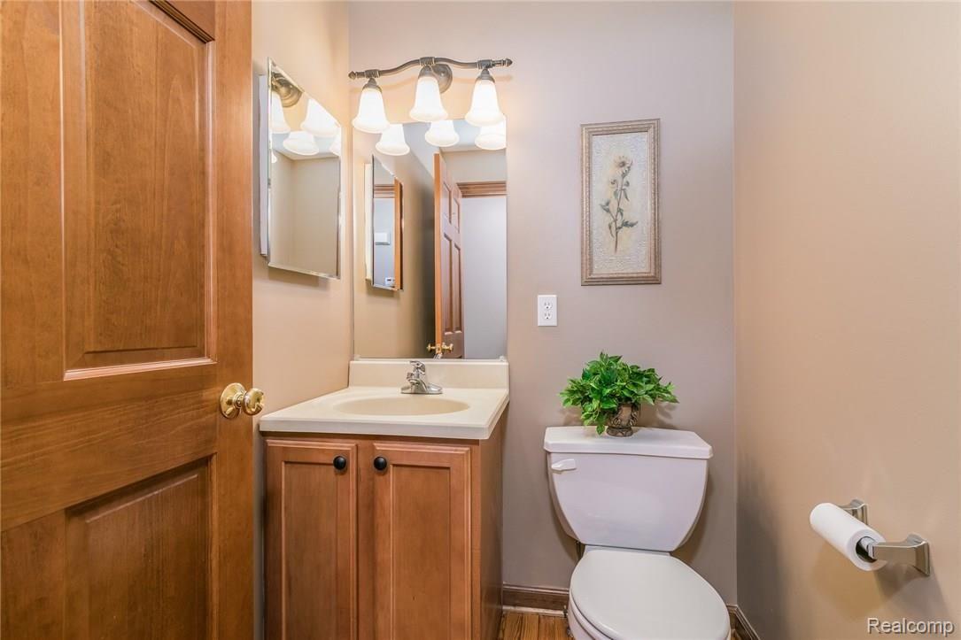 277 North Baldwin Road Oxford, MI 48371 - Photo 20 of 45 1ST FLOOR HALF BATHROOM