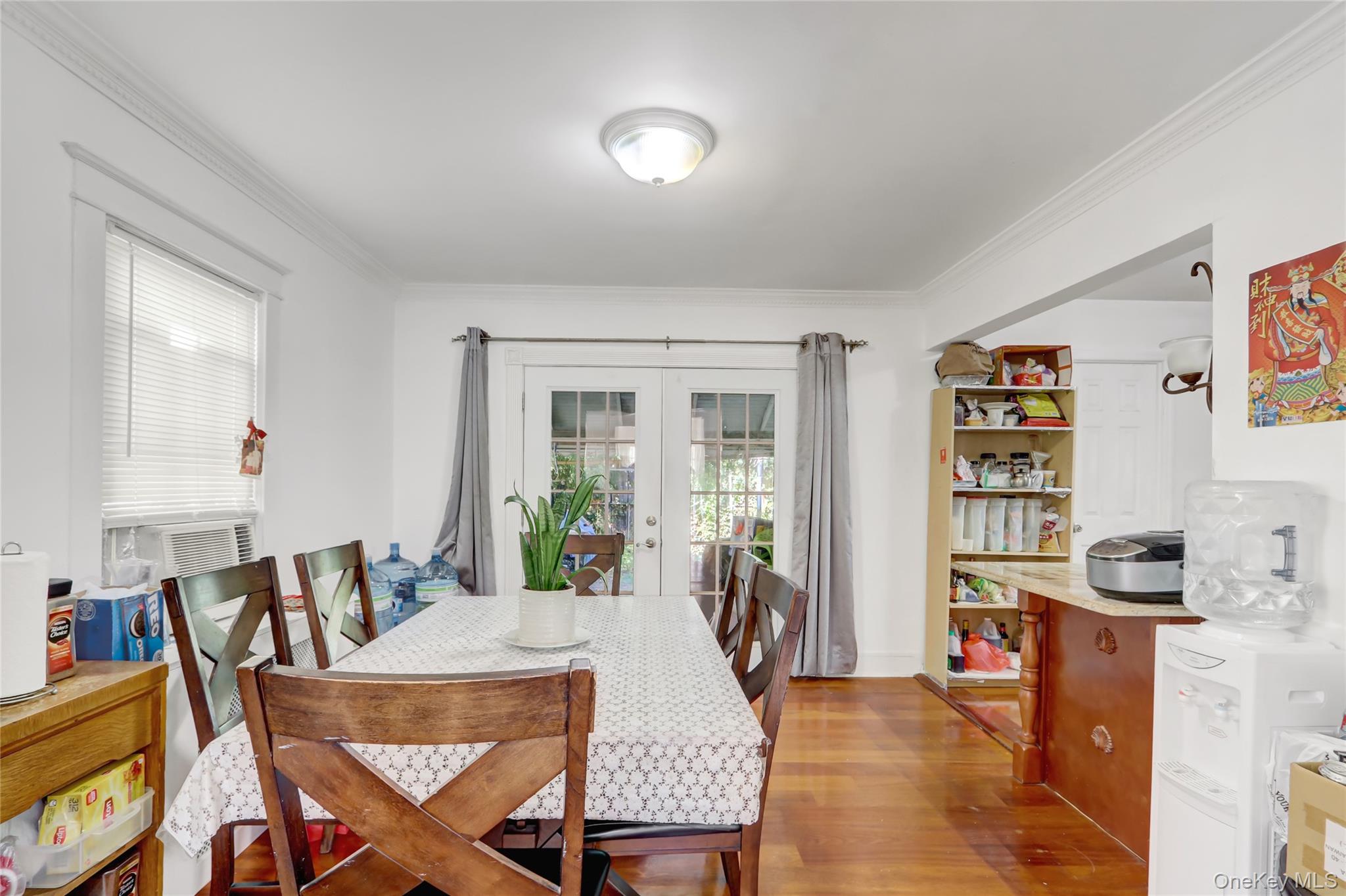 6 Walnut Place Great Neck, NY 11021 - Photo 6 of 19 a dining room with furniture and window