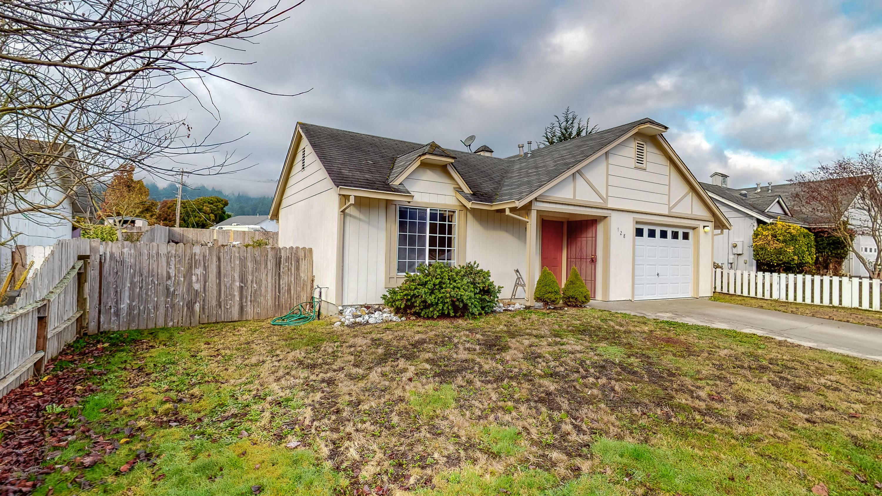 128 Meadow Bridge Lane Rio Dell, CA 95562 - Photo 3 of 43