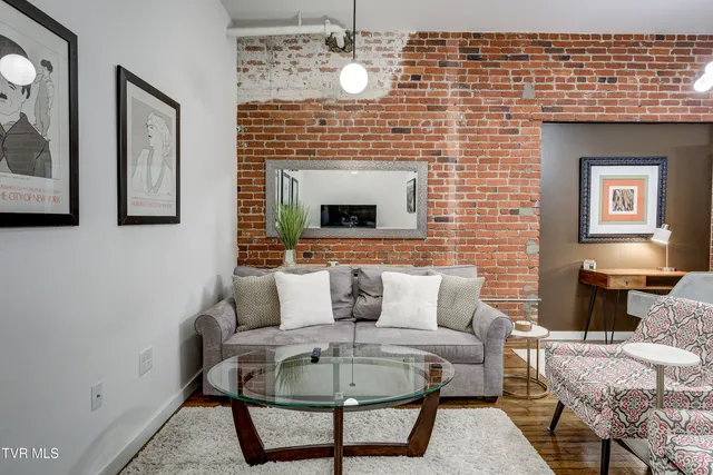 $1,850 | 201 8th Street, Unit 103, Bristol, TN 37620