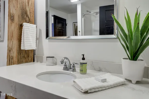 $1,850 | 201 8th Street, Unit 103, Bristol, TN 37620