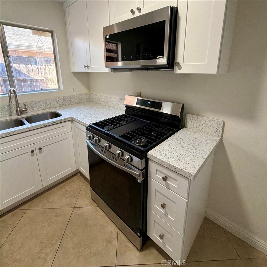 1304 West Lido Place, Unit 2 Anaheim, CA 92801 - Photo 3 of 20