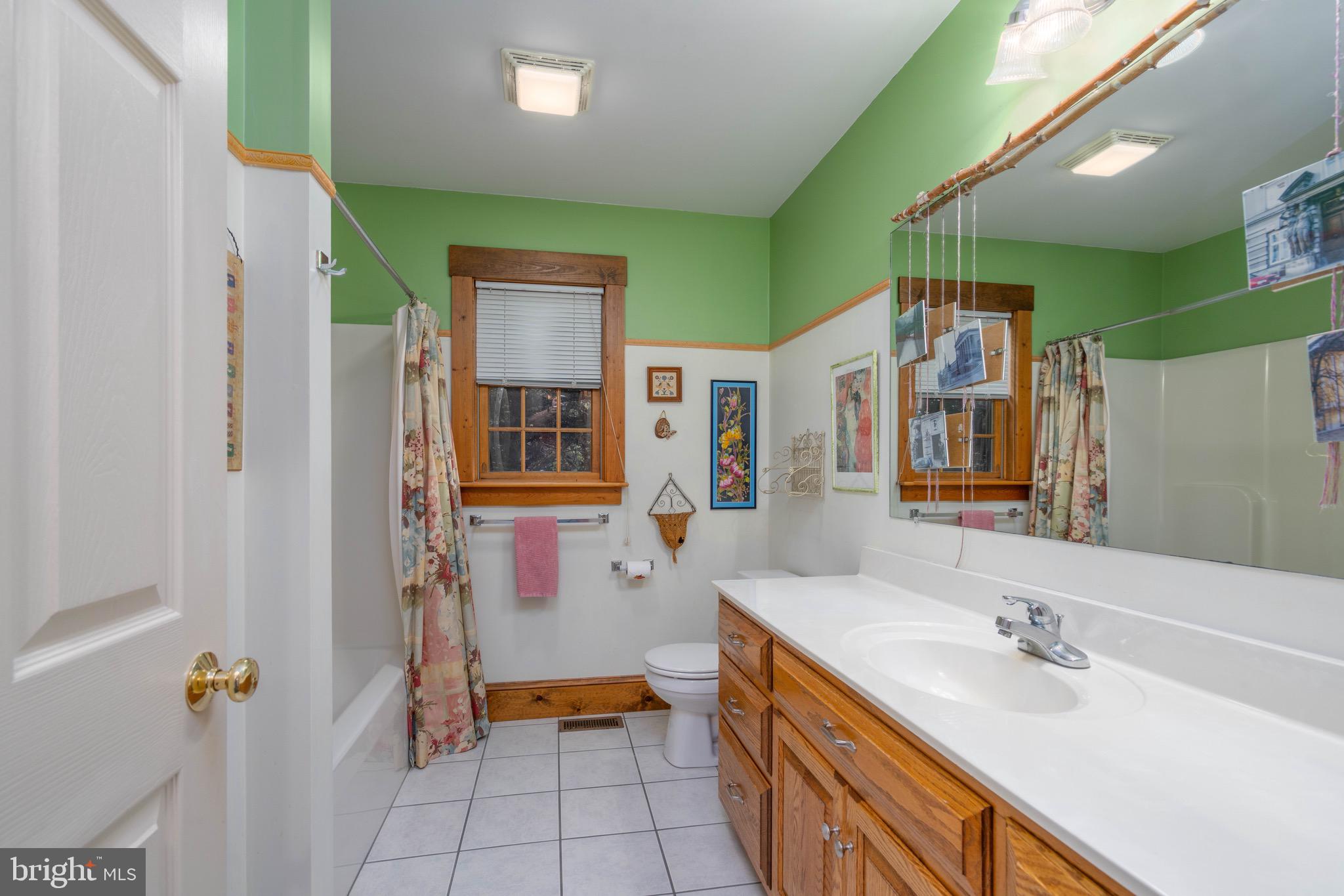 15 Phillip Drive Kirkwood, PA 17536 - Photo 34 of 52 a spacious bathroom with a bathtub sink and toilet