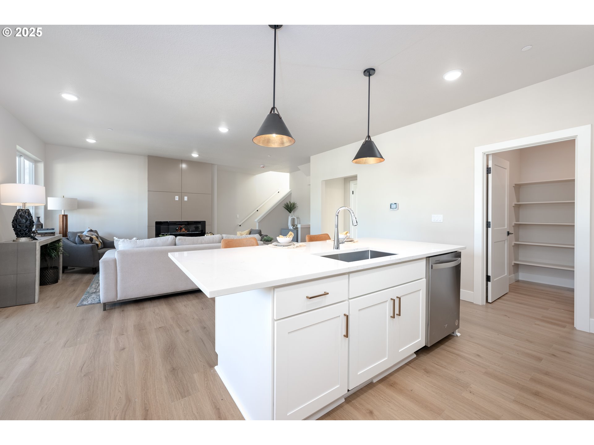 18626 Southwest Judith Lane Beaverton, OR 97003 - Photo 11 of 26 Kitchen/Family Room