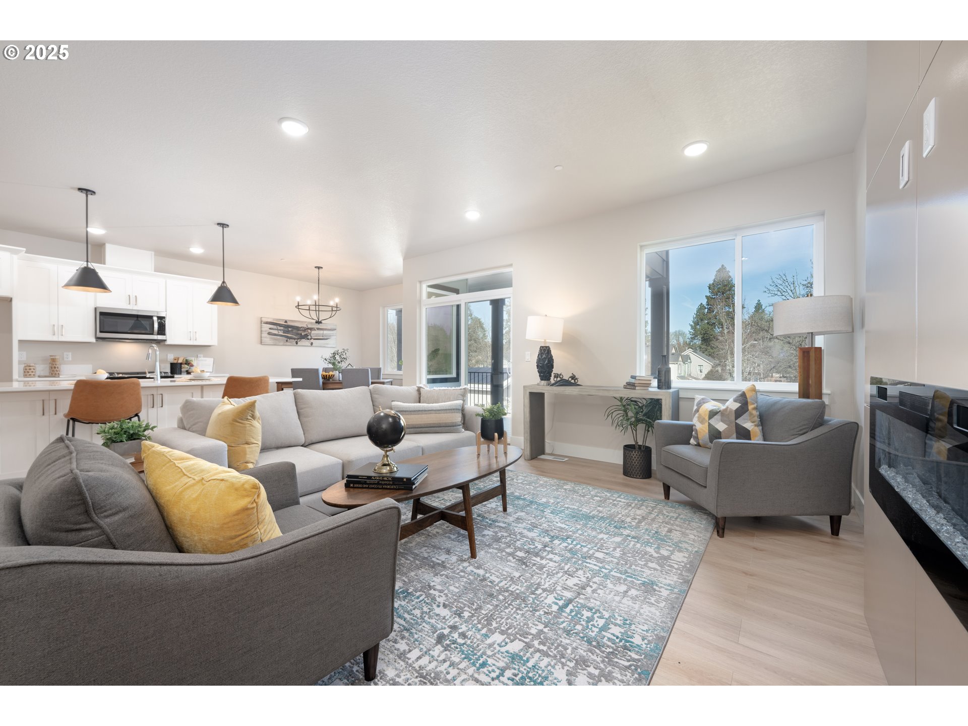 18626 Southwest Judith Lane Beaverton, OR 97003 - Photo 12 of 26 Great Room