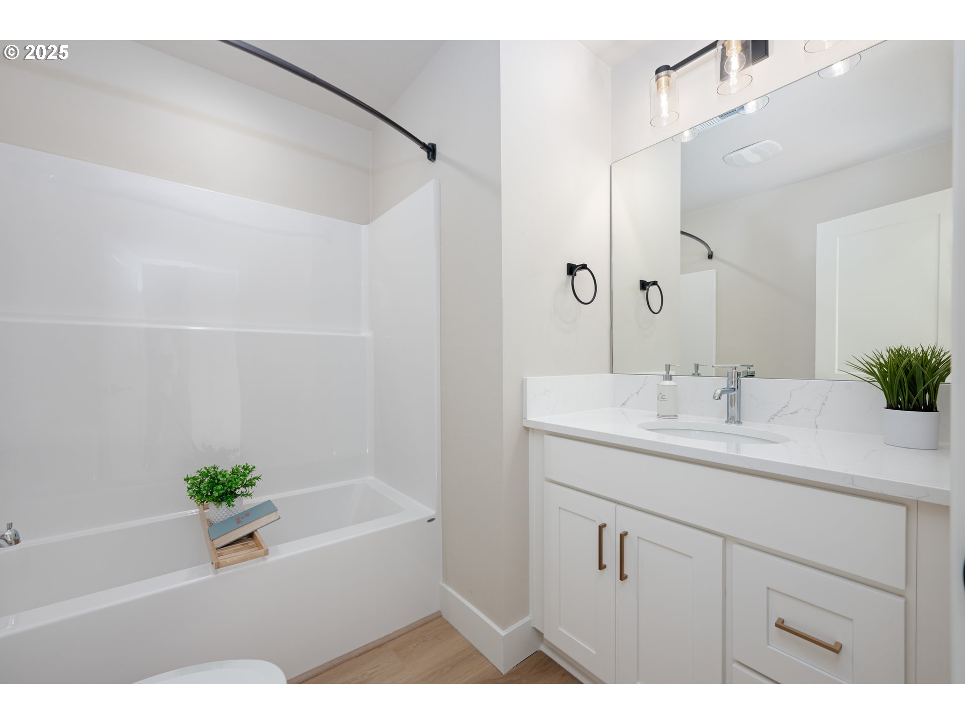 18626 Southwest Judith Lane Beaverton, OR 97003 - Photo 20 of 26 Bathroom