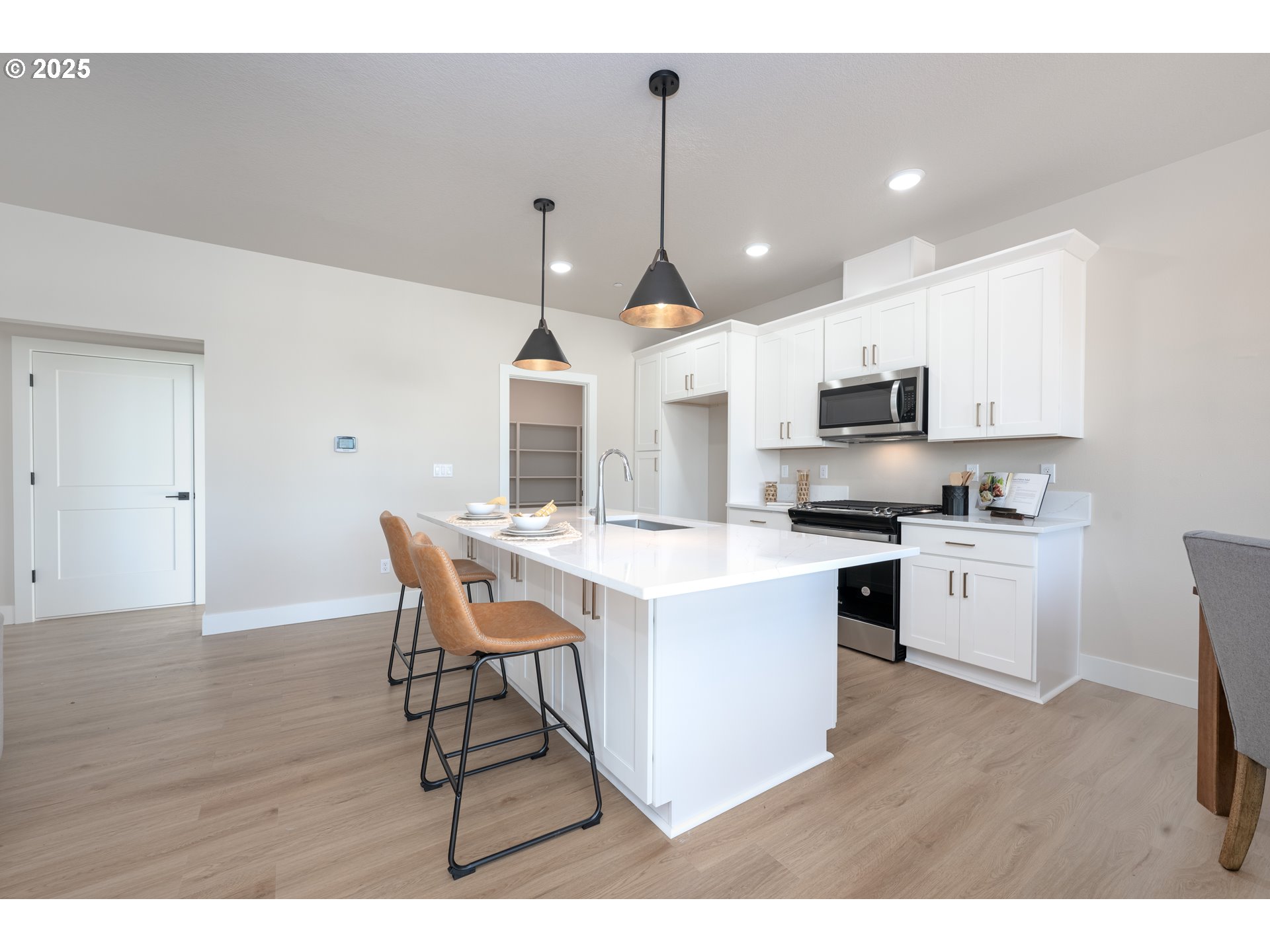 18626 Southwest Judith Lane Beaverton, OR 97003 - Photo 8 of 26 Kitchen