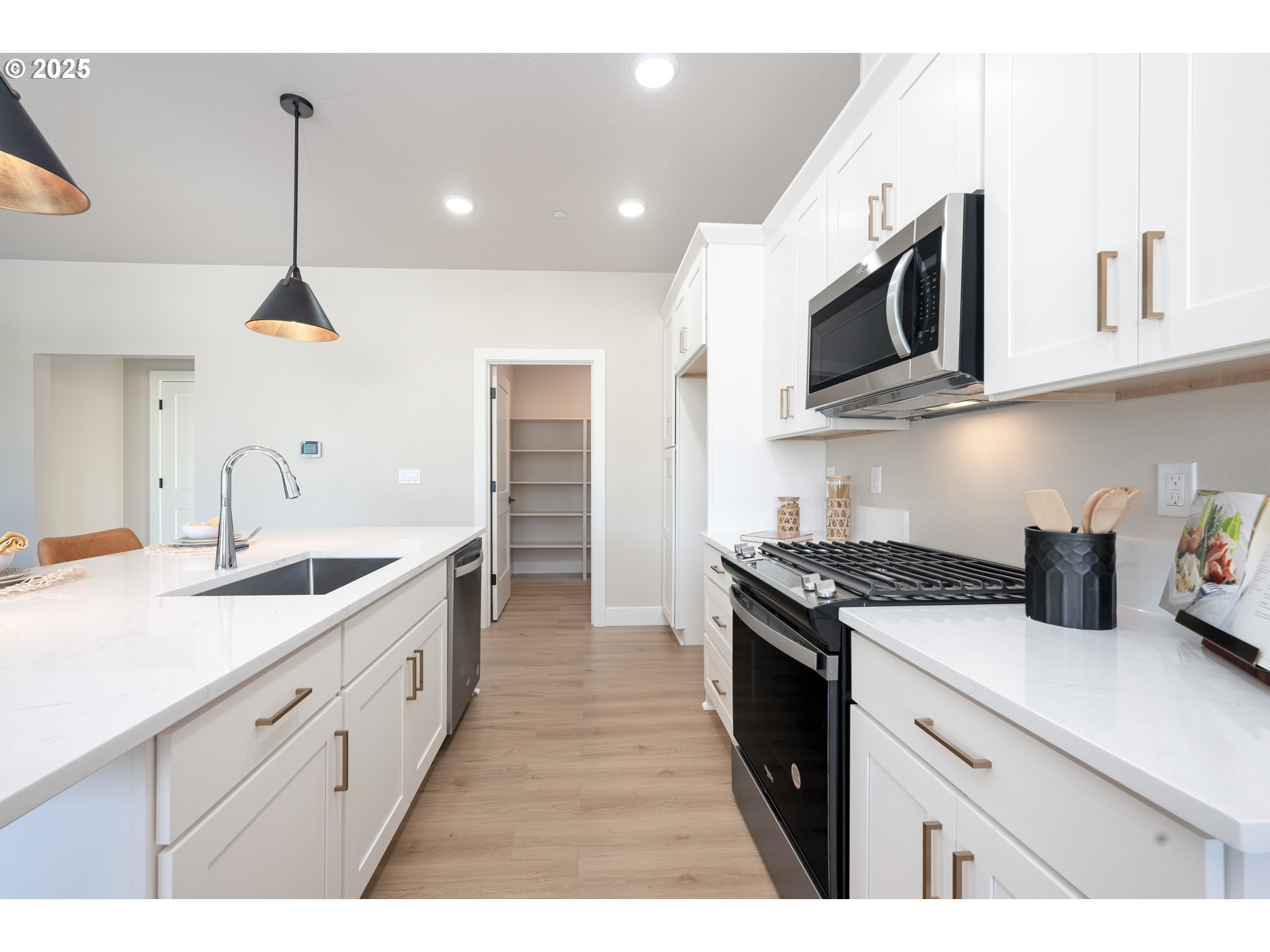 18626 Southwest Judith Lane Beaverton, OR 97003 - Photo 10 of 26 Kitchen