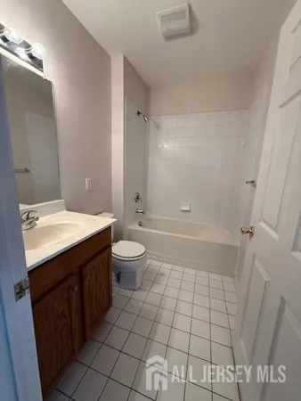 $2,500 | 368 Rector Street, Unit 421, Perth Amboy, NJ 08861