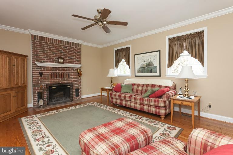 6813 New Cut Road Kingsville, MD 21087 - Photo 13 of 28 Family Room