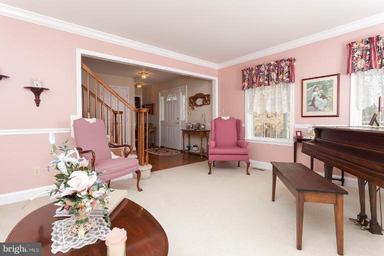6813 New Cut Road Kingsville, MD 21087 - Photo 24 of 28 Living Room