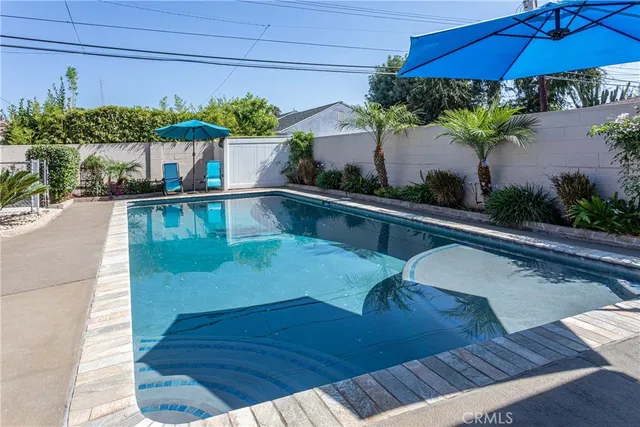 a house view with a outdoor space