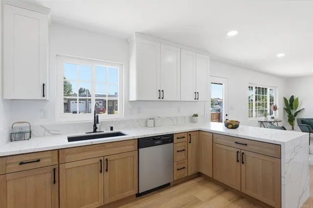 $1,119,000 | 702-4 Oaklawn Avenue, Chula Vista, CA 91910