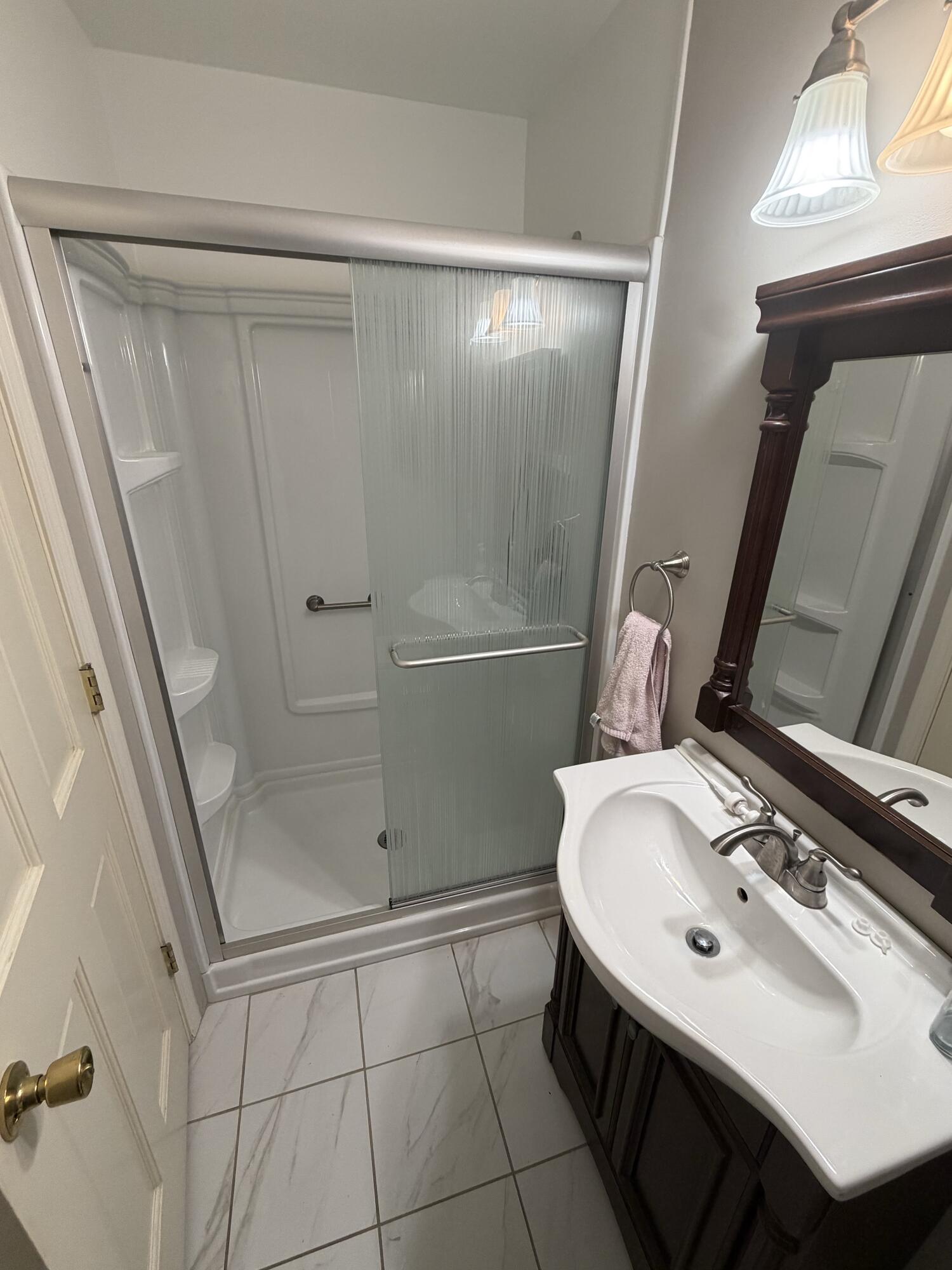 945 Krebs Station Road Paducah, KY 42003 - Photo 35 of 46 DOWNSTAIRS SHOWER