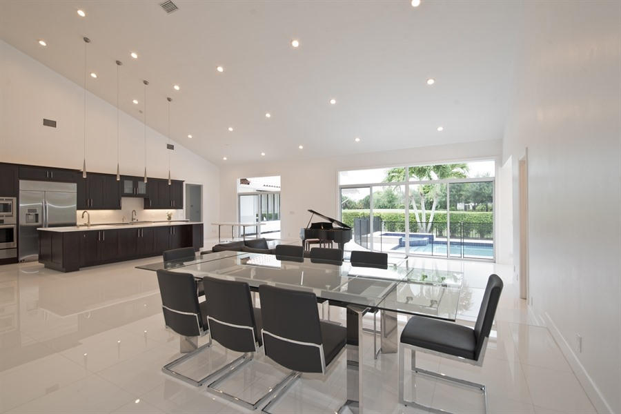 7256 Mandarin Drive Boca Raton, FL 33433 - Photo 6 of 18 06_7256MandarinDr_191_KitchenBreakfastRo